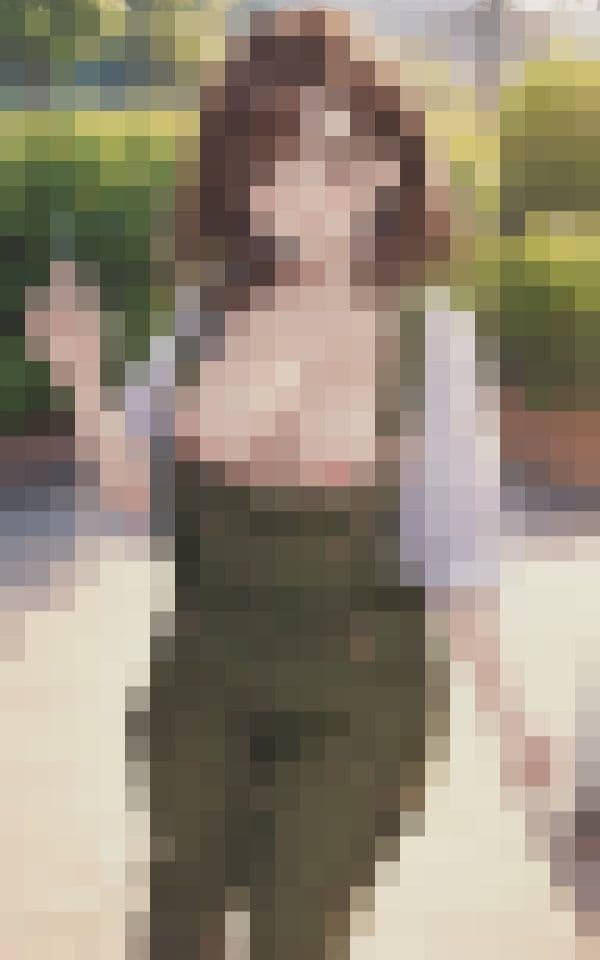野外で衝撃露出する美女〜たわわなおっぱいのサンプル画像2